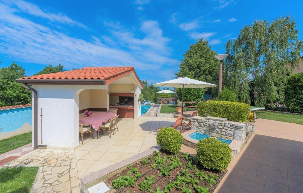 Villa Anita With Common Pool Vrvari Buitenkant foto