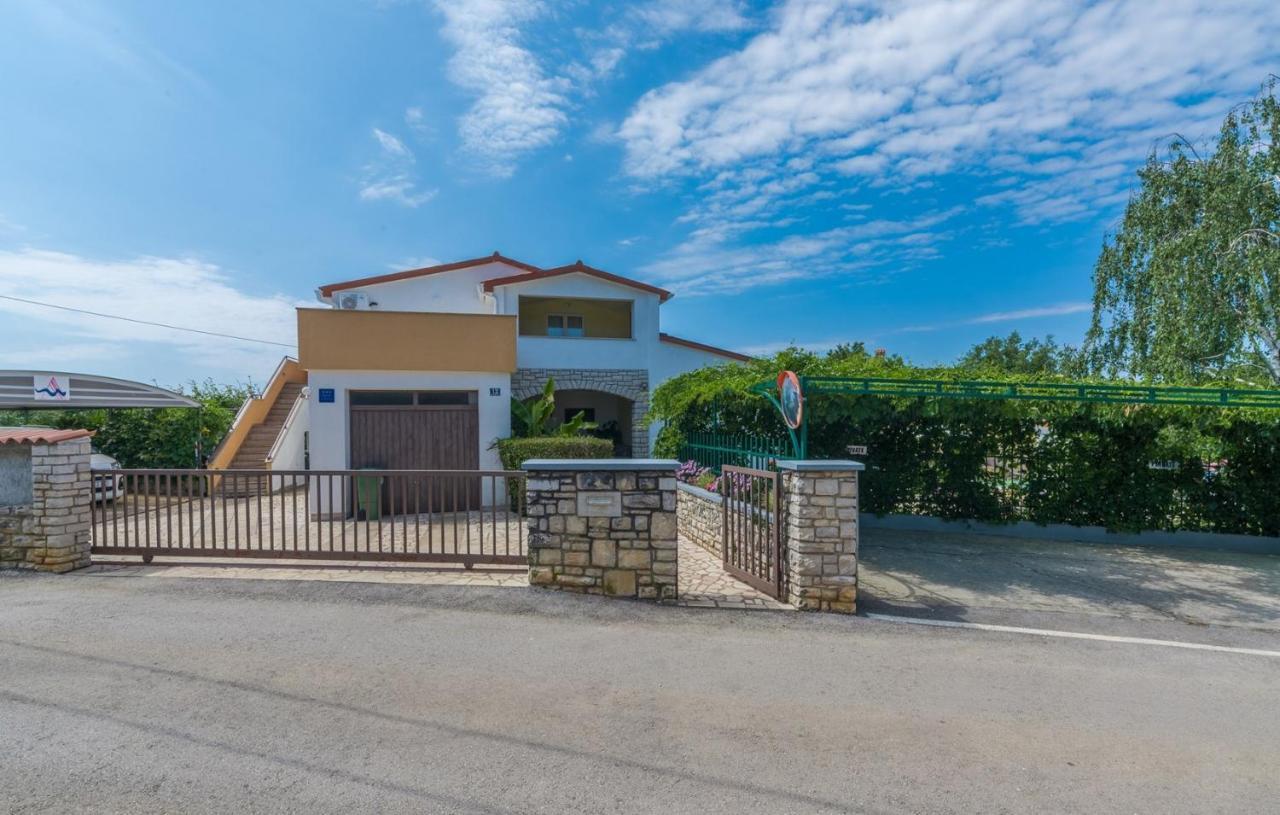 Villa Anita With Common Pool Vrvari Buitenkant foto