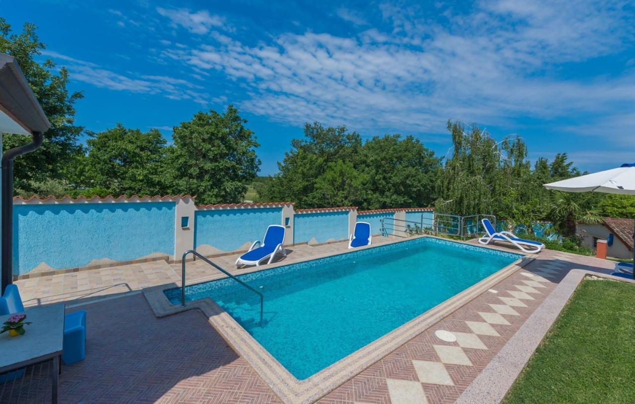 Villa Anita With Common Pool Vrvari Buitenkant foto