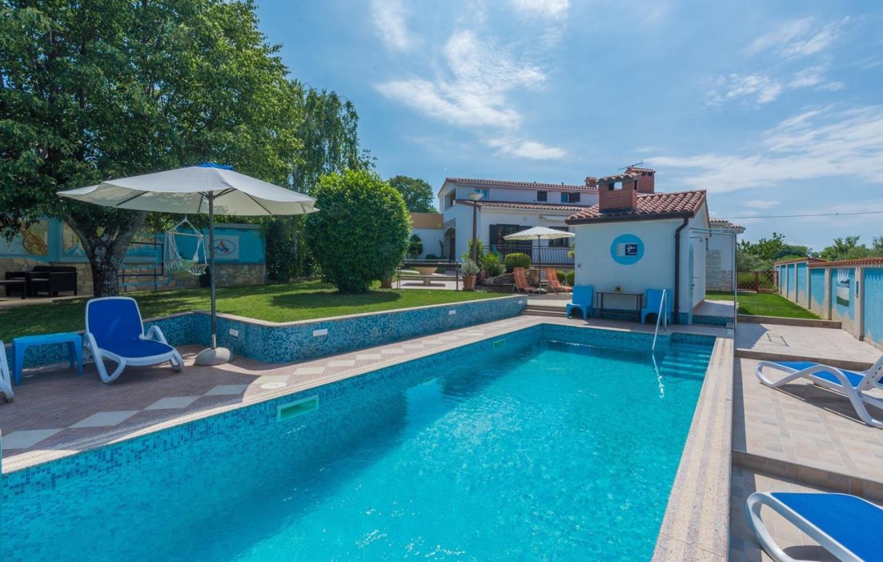 Villa Anita With Common Pool Vrvari Buitenkant foto