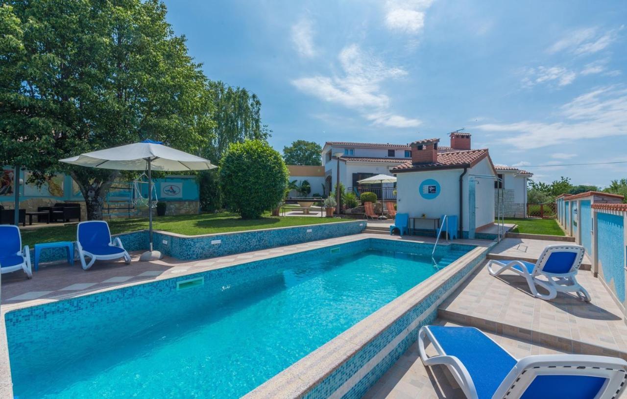 Villa Anita With Common Pool Vrvari Buitenkant foto