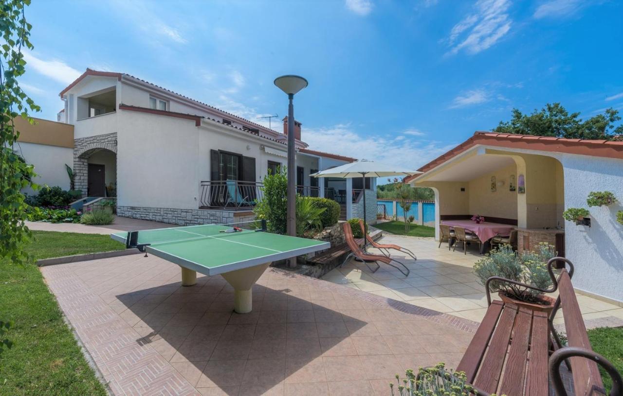 Villa Anita With Common Pool Vrvari Buitenkant foto