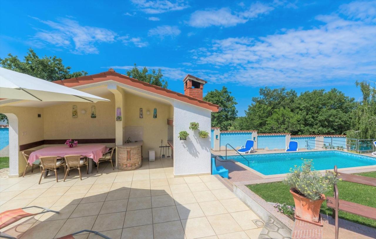 Villa Anita With Common Pool Vrvari Buitenkant foto