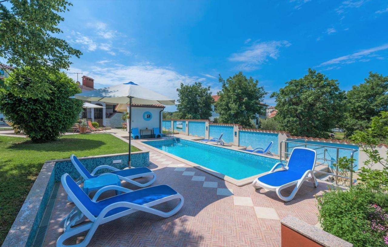 Villa Anita With Common Pool Vrvari Buitenkant foto