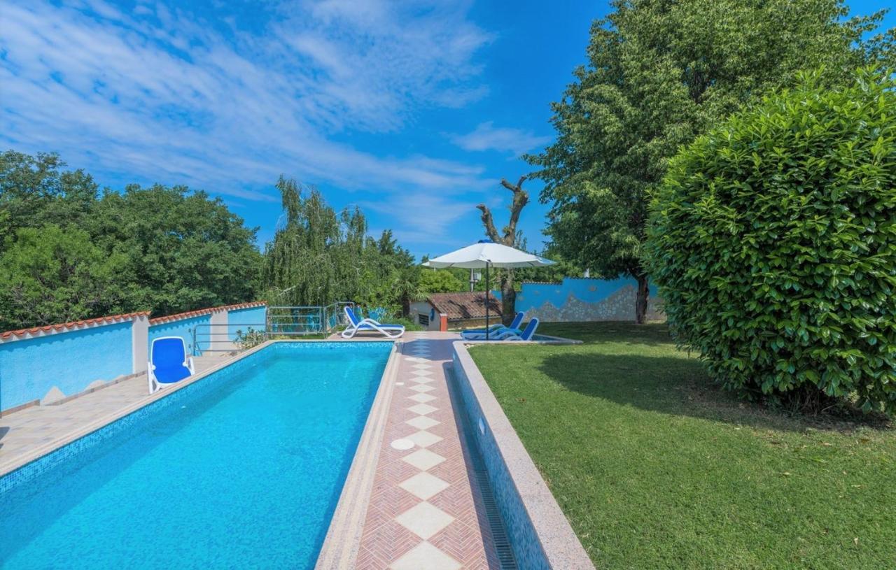 Villa Anita With Common Pool Vrvari Buitenkant foto