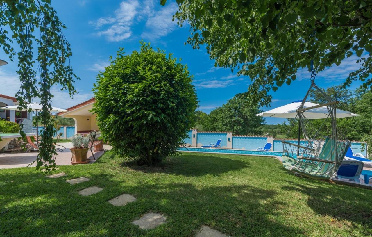 Villa Anita With Common Pool Vrvari Buitenkant foto