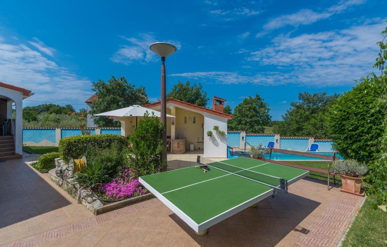 Villa Anita With Common Pool Vrvari Buitenkant foto