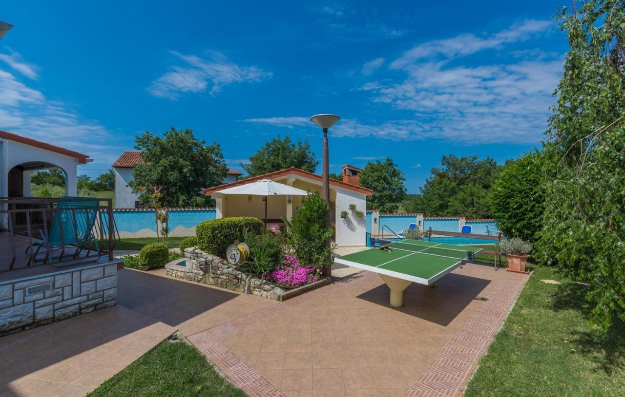 Villa Anita With Common Pool Vrvari Buitenkant foto